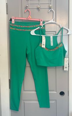 Women’s Activewear set of 2 pieces. 🌷