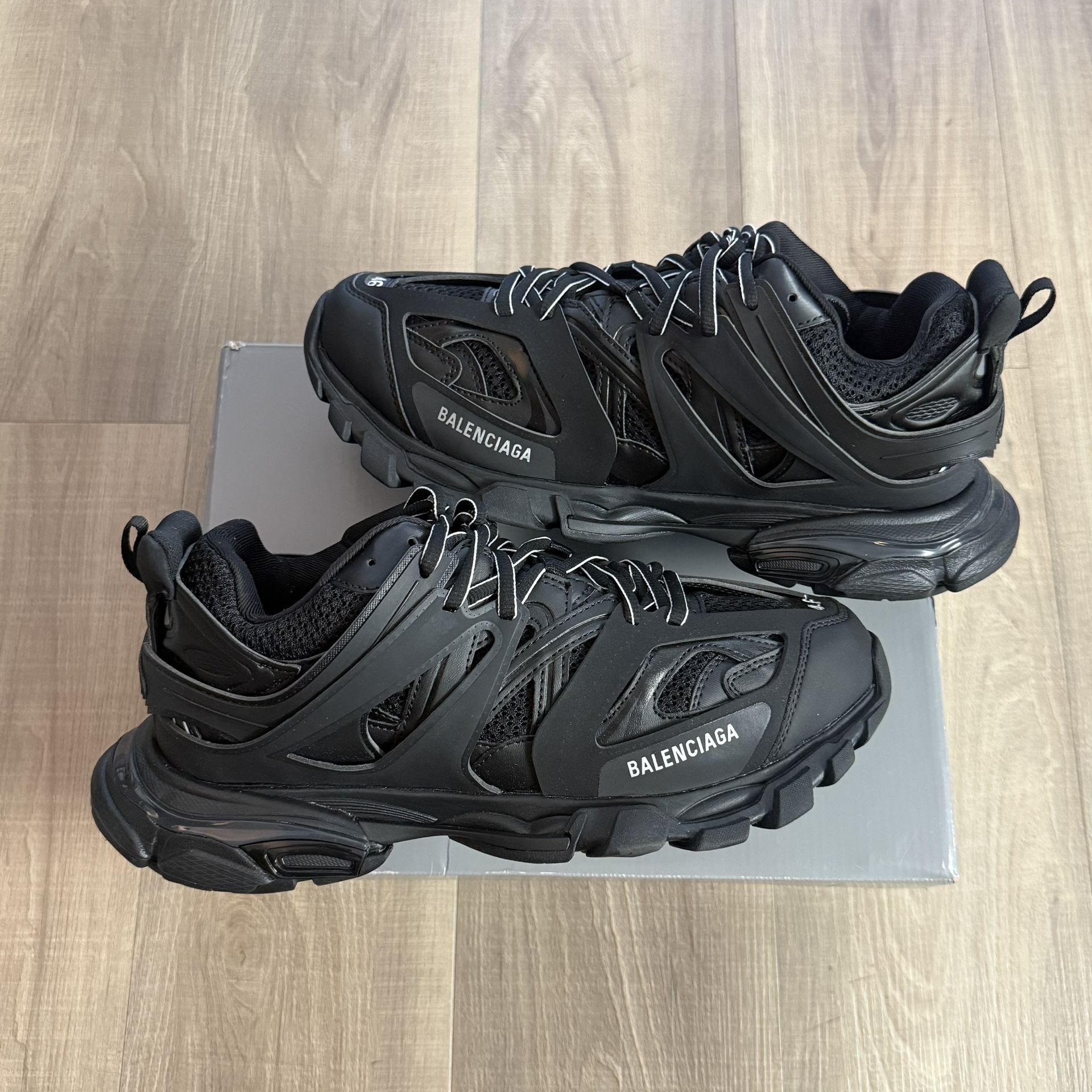 BALENCIAGA Size 46