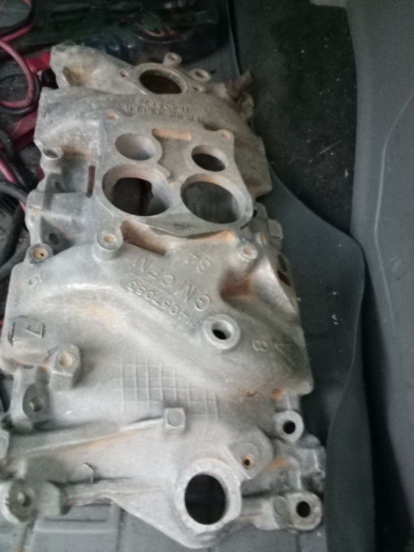 INTAKE FOR 350 OR 305 CHEVY MOTOR