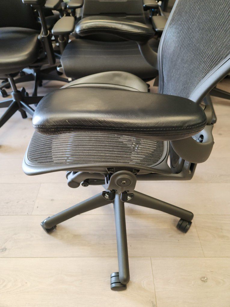 HERMAN MILLER AERON FULLY LOADED ADJUSTABLE LEATHER ARMS & LUMBAR SUPPORT SEAT ANGLE REAR TILT LOCK TILT TENSION ADJUSTMENTS MORE 200 AVAILABLE!  