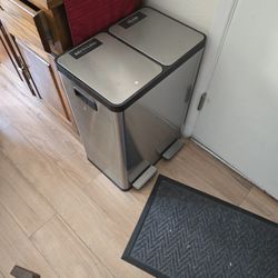 Trash Can - Recycling/Trash - Foot Press