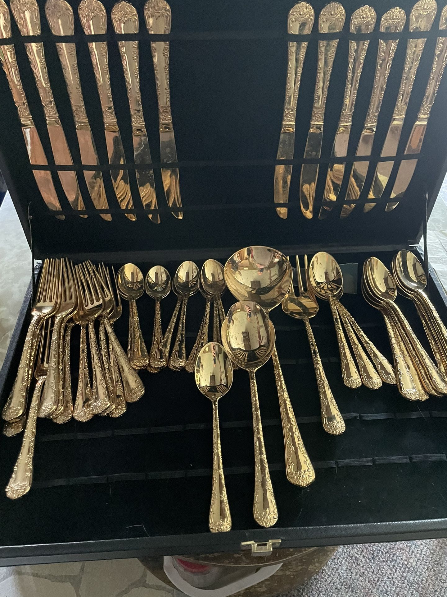 Wm Rogers & Son 51 Piece Flatware
