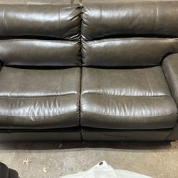 RV Couch w/pull out bed 
