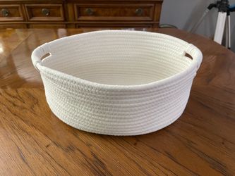 Oval White Rope Basket with Handles in Like New Condition