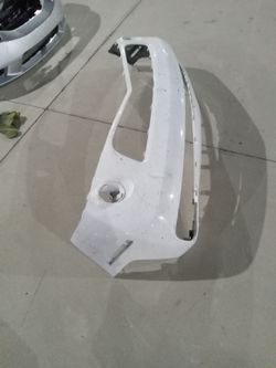15 to 23 front bumper dodge challenger ( oem) little damage