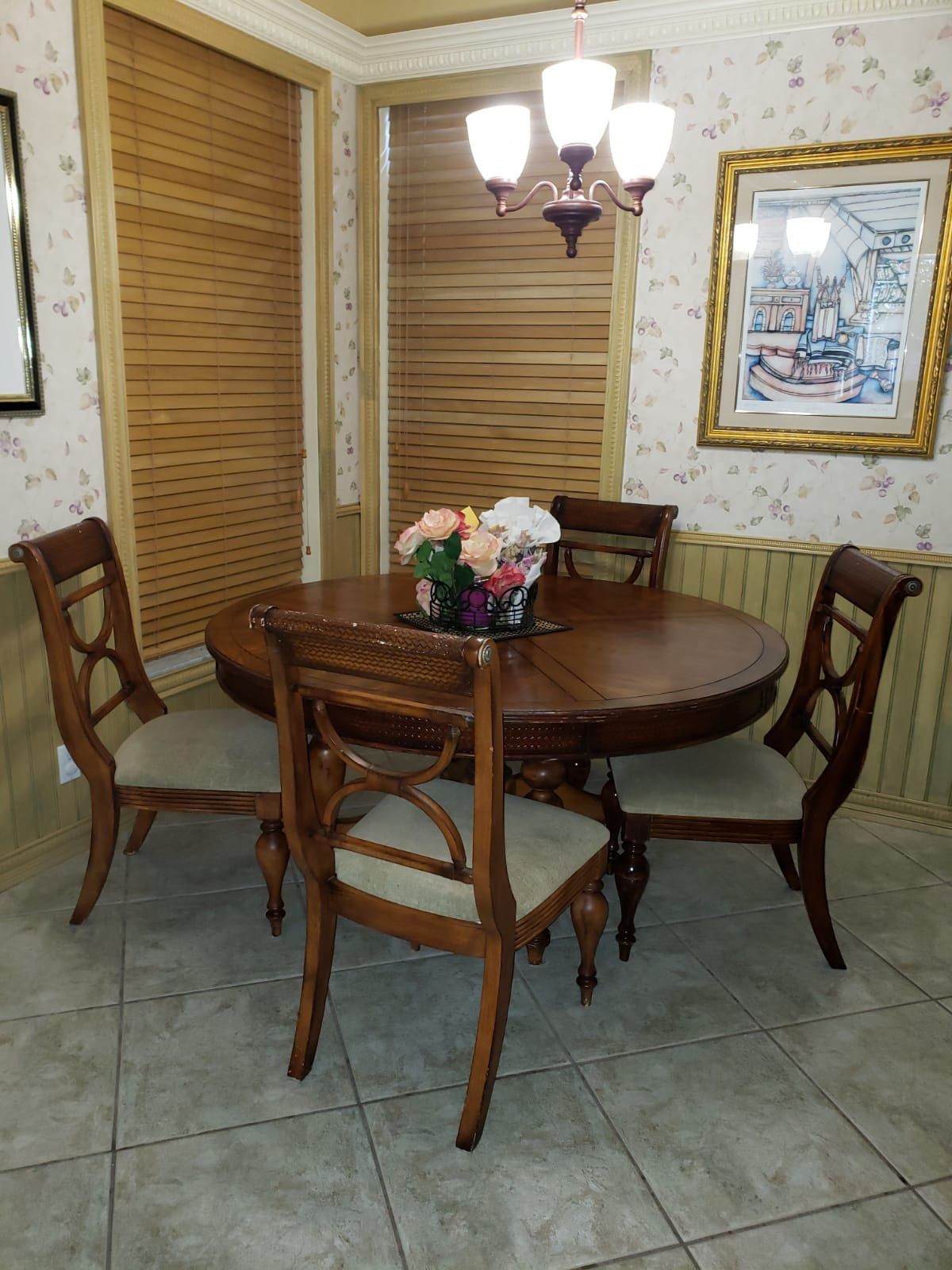 Breakfast table with 6 chairs