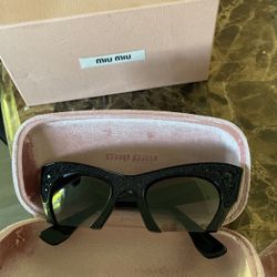 MIUMIU Sunglasses 