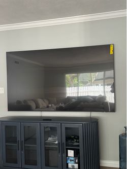 New Samsung 85” TV With Wall Mount Included