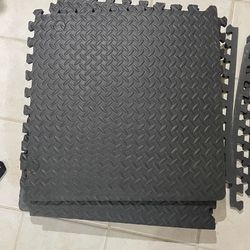Interlocking Foam floor tiles. 12 tiles. 24x24x0.5 in