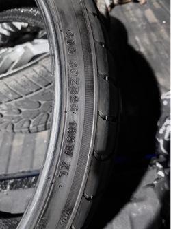 305/30/26 tire
