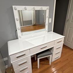 FELICITY 9-DRAWER VANITY DESK WITH LIGHTED MIRROR GLOSSY WHITE