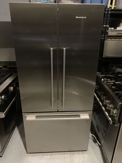 Fisher paykel refrigerator like new