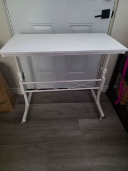 Lightweight Desk On Wheels