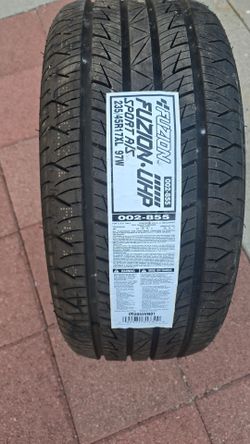 17" Fuzion Tire Sport A/S All Season 235 / 45 R17