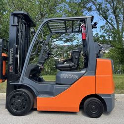 Forklift Toyota 8FGCU30 Cap 6000 Lb
