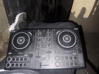DJ