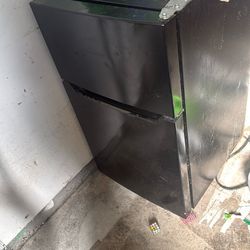 Mini Fridge - Hisense