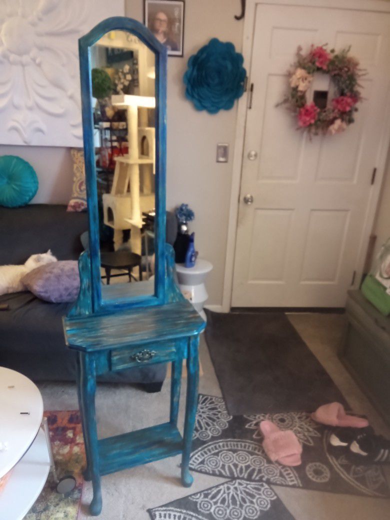 Entry Table With Mirror