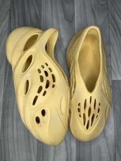 Sulfur Yeezy foam runners