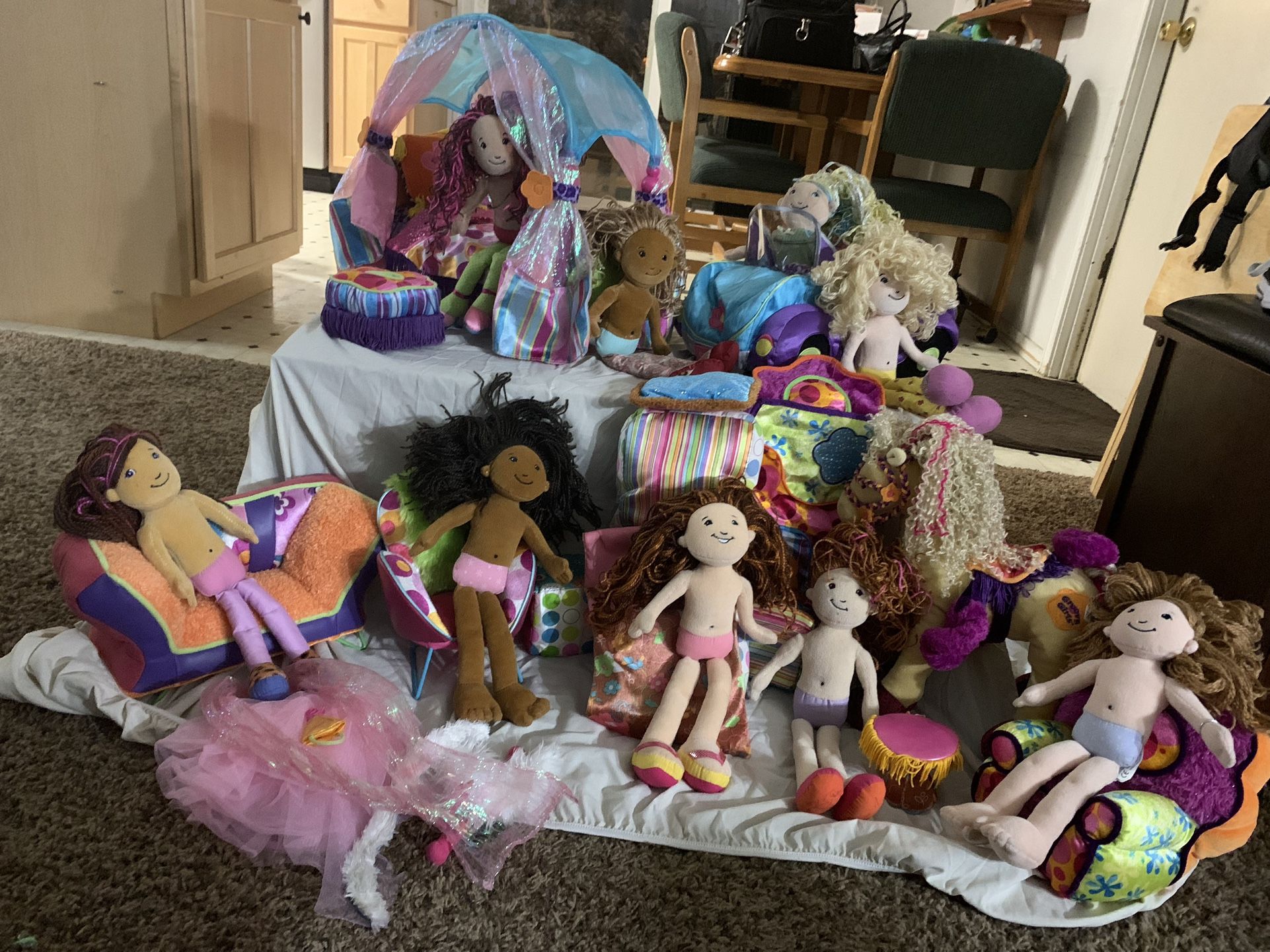 Large groovy Doll Lot