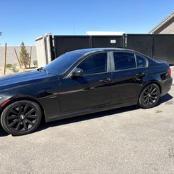 3 2 8 I    -2011-BMW.  Black-on-black 