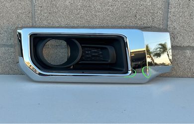 2014-2024 Toyota 4Runner Front Right Passenger side Bumper Fog Light Cover OEM