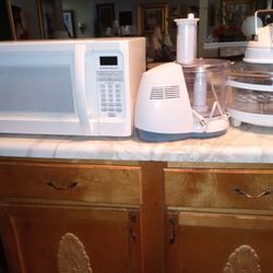 3 Items College Dorm Kitchen Bundle Includes Microwave, Fryer/Convection Oven And Food Processor