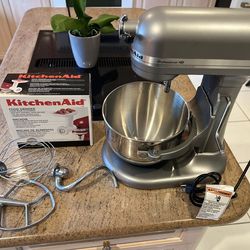 KitchenAid Pro HD 5.5qt Stand Mixer + Food Grinder + Accessories