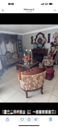 Juego de sala por solo $600  call me (contact info removed) madera real como nuevo mesas incluidad