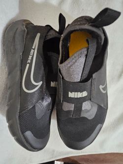 Boys Nike size2