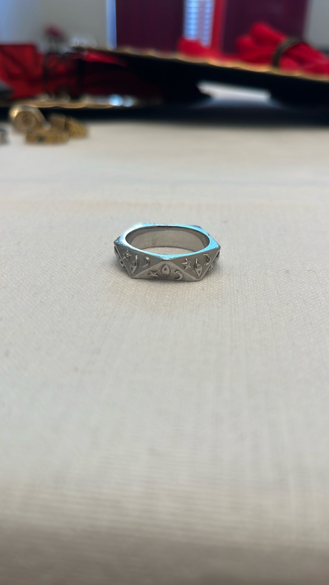 “astrology” ring; https://offerup.com/redirect/?o=SGFyZEpld2xlcnkuY29t
