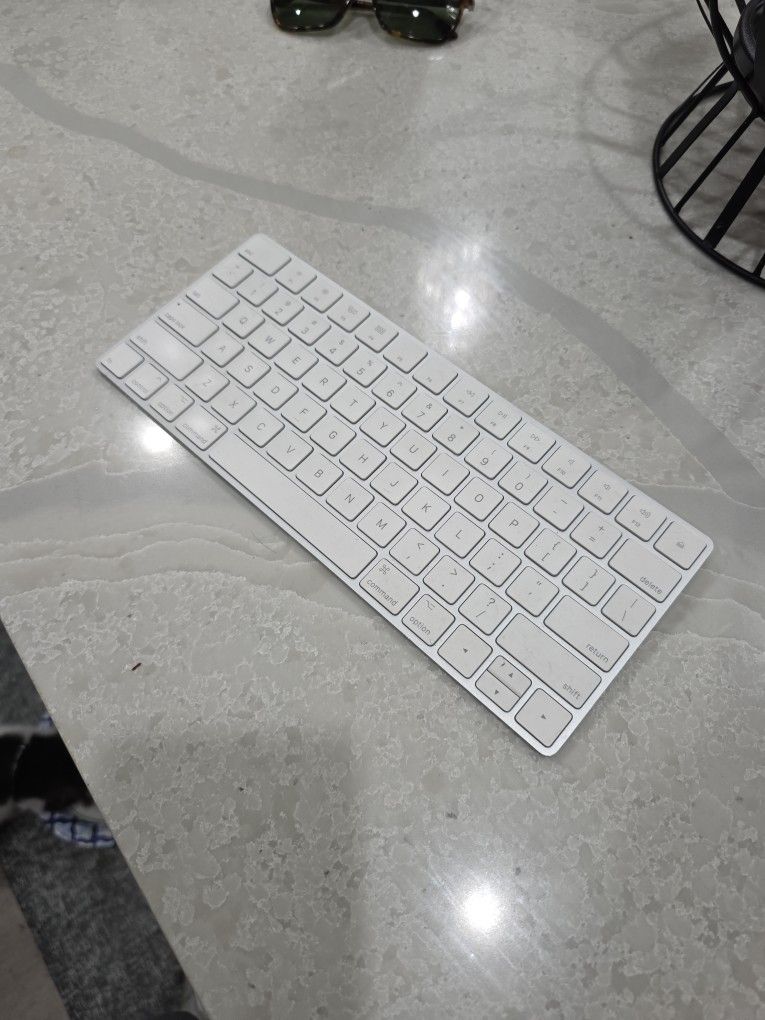 Apple MAGIC KEYBOARD II
