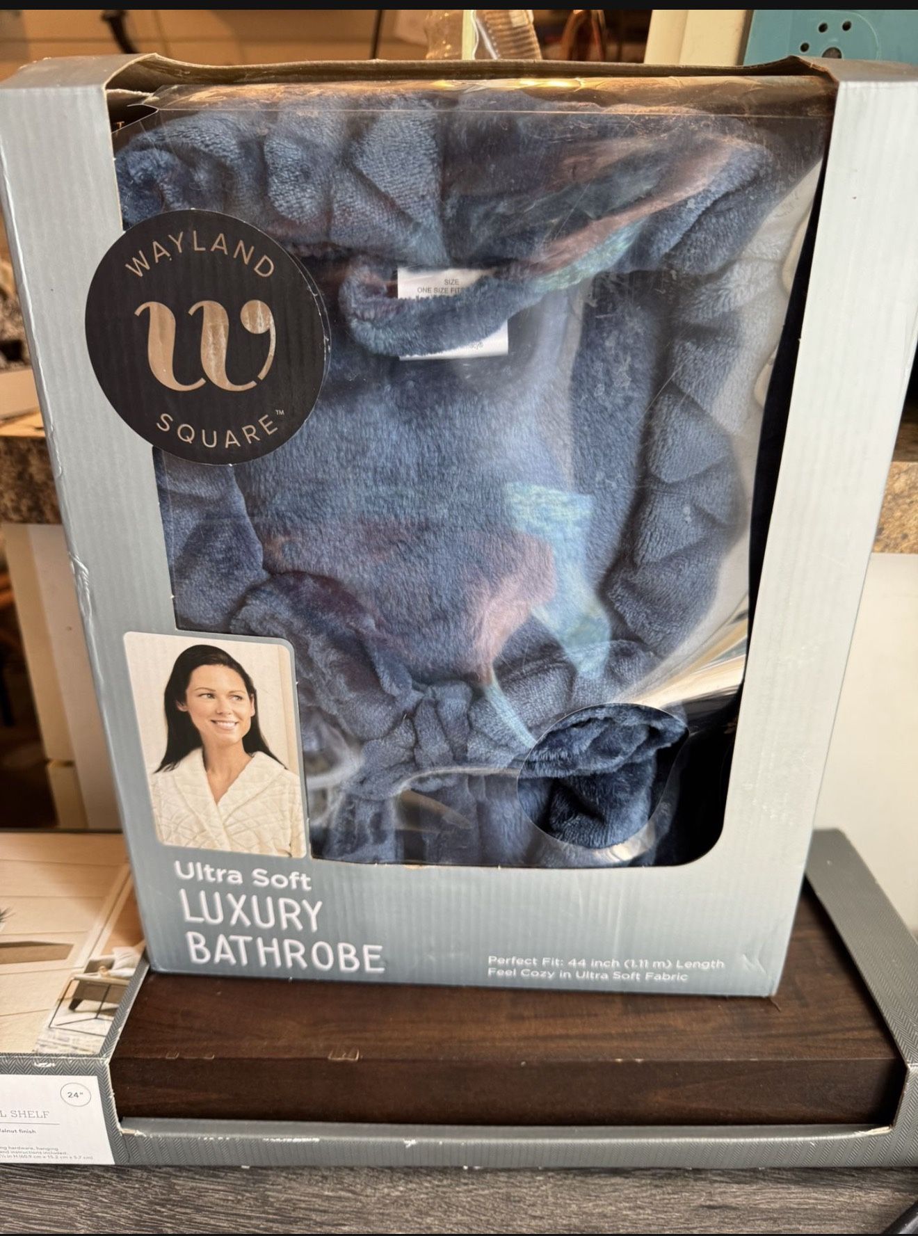 Great Gift Brand New Christmas Bath Robe One-Size-Fits-All never taken out of the