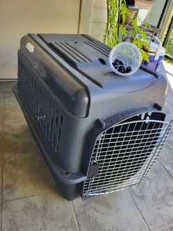 Dog crate, medium, for 30-40lb dog