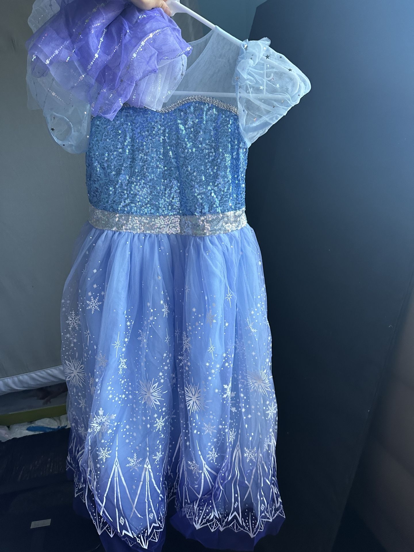 Elsa light up dress with cape 8-10 years old