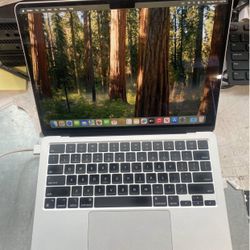 2022 Apple MacBook Air A2681 13.6” m2  8GB RAM 256gb ssd no charger included