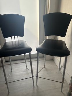 2 sillas- ver fotos- $20