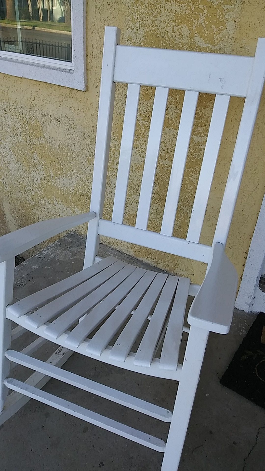 2 rocking chairs for outside