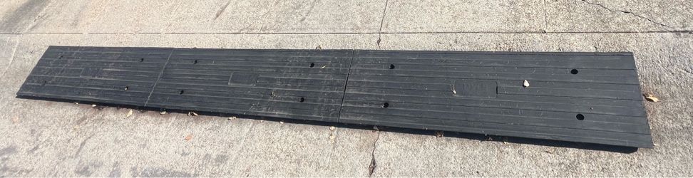 Pyle Heavy-Duty Rubber Driveway/Curb Ramp - 8 ft Long