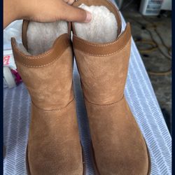 Uggs Size 4