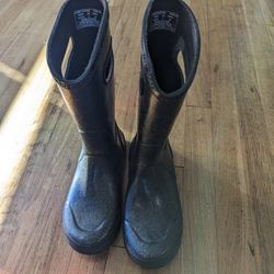 Bogs Youth Size 5 Rainboots, Excellent Condition
