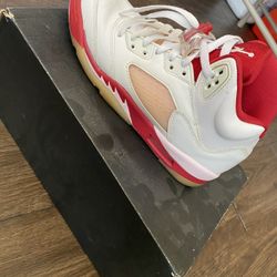 Red Nd White Jordan’s Retro Size 5.5