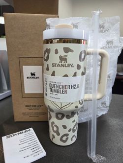 NWT Stanley 40oz Quencher
