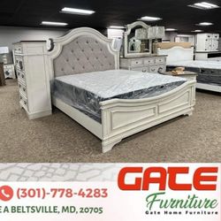 REALYN CHIPPED WHITE PANEL BEDROOM SET