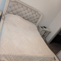 Cal King Bedroom Set - No Mattress in Goodyear, AZ