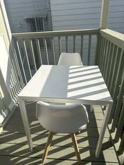 White Square Dining Table – 29.5” x 29.5”