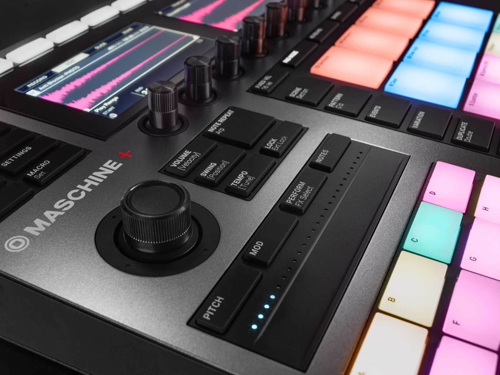 Native Instruments MASCHINE+ Production Workstation