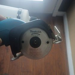 MAKITA CORDLESS TILE / GLASS  CUTTER SAW