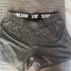 nike woman’s shorts medium new
