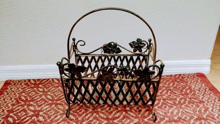 Beautiful Decorative Vintage Metal Wire Centerpiece Magazine Rack Basket With Grapes And Leaves